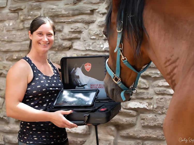 Jenny Hagen mit Pferd